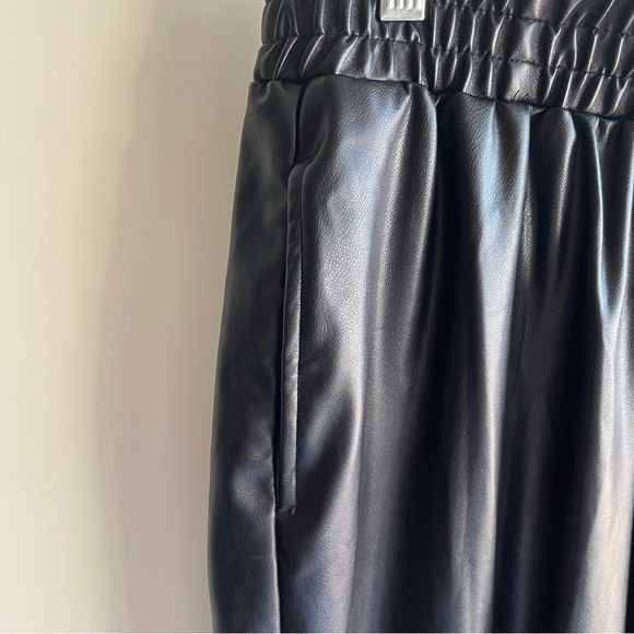 Fabletics Faux Leather Pants Sz Sm Women’s Black Leggings Pockets EUC - Picture 2 of 5